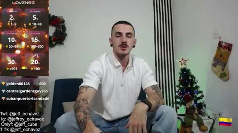 Snapshot of jeff_cube chatting on January 1, 1:37 am Jeff and Mugi Independent model online show from January 1, 1:37 am