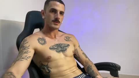 Snapshot of jeff_cube chatting on September 29, 4:01 pm Jeff and Mugi Independent model online show from September 29, 4:01 pm