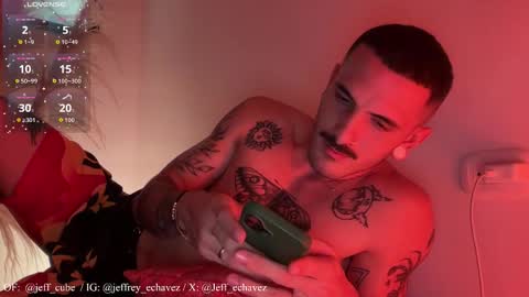 Snapshot of jeff_cube chatting on October 25, 4:13 pm Jeff and Mugi Independent model online show from October 25, 4:13 pm