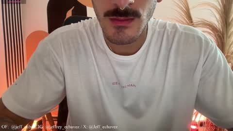 Snapshot of jeff_cube chatting on November 10, 3:55 pm Jeff and Mugi Independent model online show from November 10, 3:55 pm