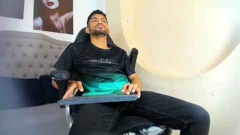 Snapshot of jeff_nick chatting on November 3, 12:06 pm Jeff Nick online show from November 3, 12:06 pm