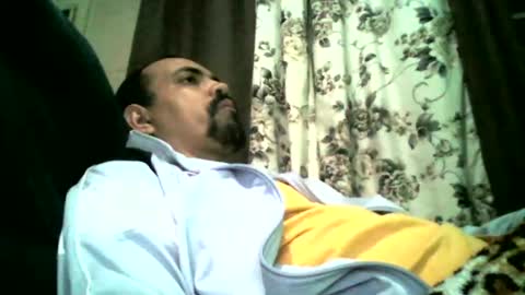 Snapshot of jeffblackzilla chatting on November 9, 2:43 am jeffblackzilla online show from November 9, 2:43 am