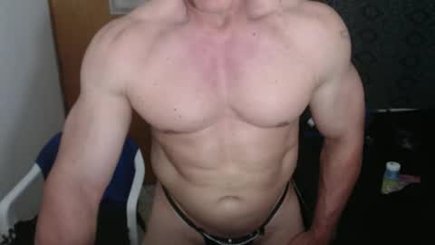 Snapshot of jefmuscletw chatting on April 19, 1:16 am brayam online show from April 19, 1:16 am