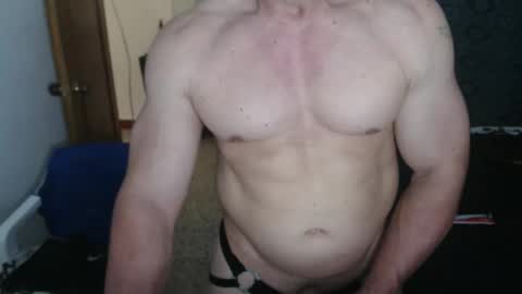 Snapshot of jefmuscletw chatting on April 24, 6:32 pm brayam online show from April 24, 6:32 pm