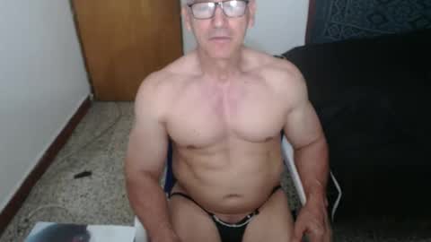 Snapshot of jefmuscletw chatting on April 25, 1:41 pm brayam online show from April 25, 1:41 pm