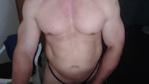 Snapshot of jefmuscletw chatting on May 9, 3:56 am brayam online show from May 9, 3:56 am