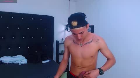 Snapshot of jeic_18 chatting on October 13, 12:10 am jeic 18 online show from October 13, 12:10 am