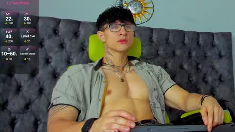 Snapshot of jeins_carter chatting on December 7, 1:40 pm JC online show from December 7, 1:40 pm