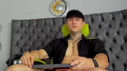 Snapshot of jeins_carter chatting on January 25, 1:41 pm JC online show from January 25, 1:41 pm