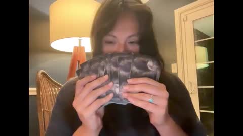 Jelli online show from April 16, 6:36 am