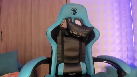 jendralevis online show from May 25, 8:04 pm