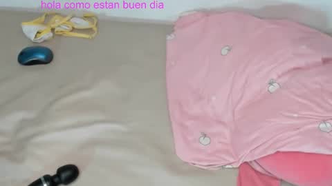 Snapshot of jenelotizz06 chatting on December 22, 3:22 am Jenelotizz online show from December 22, 3:22 am