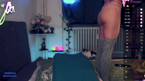 Snapshot of jeniferlovex chatting on February 9, 4:25 am jeniferlovex online show from February 9, 4:25 am