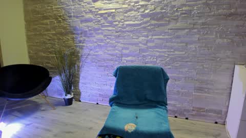 Jenifer  online show from April 3, 7:01 pm