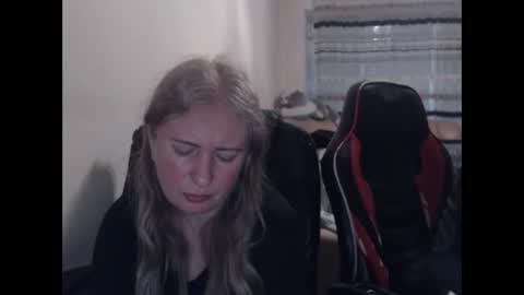 JenisAndPeter online show from April 5, 6:05 pm