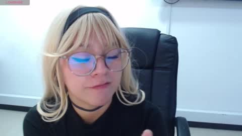 jenn online show from November 8, 8:07 pm