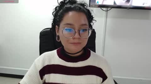 jenn online show from November 13, 5:01 pm