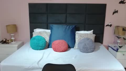 Snapshot of jenner_madison chatting on October 31, 1:01 pm jenner_madison online show from October 31, 1:01 pm