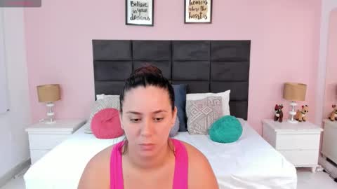 Snapshot of jenner_madison chatting on November 14, 11:20 am jenner_madison online show from November 14, 11:20 am