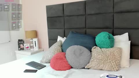 jenner_madison online show from February 8, 12:08 pm