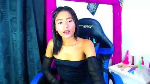 jenn online show from February 23, 8:55 am