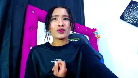 jenn online show from April 22, 10:28 am