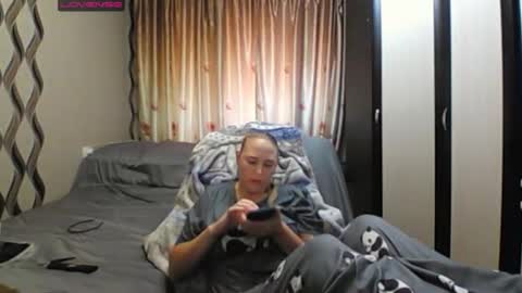 Snapshot of jennideep chatting on June 9, 7:53 am JenniDeep online show from June 9, 7:53 am