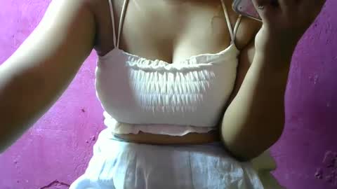 Snapshot of jenniella chatting on February 24, 6:49 am jenniella online show from February 24, 6:49 am