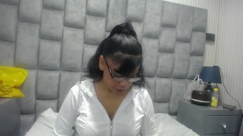 Jennifer online show from March 30, 8:54 pm