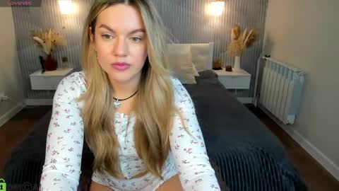 Jennifer Perezz online show from April 13, 9:48 am