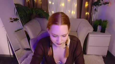 Jennifer online show from April 4, 12:35 pm