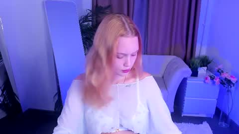 Snapshot of jennifer_shy_ chatting on July 25, 11:41 am Jennifer online show from July 25, 11:41 am