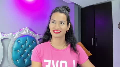 Snapshot of jennifer_t chatting on December 29, 5:44 pm jennifer_t online show from December 29, 5:44 pm
