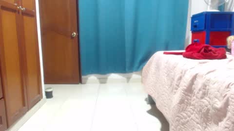 Snapshot of jennifer_t chatting on March 9, 8:07 am jennifer_t online show from March 9, 8:07 am