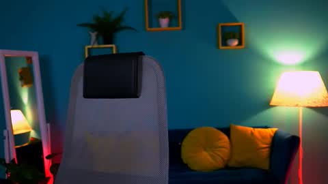 Jennifer online show from October 22, 10:48 am