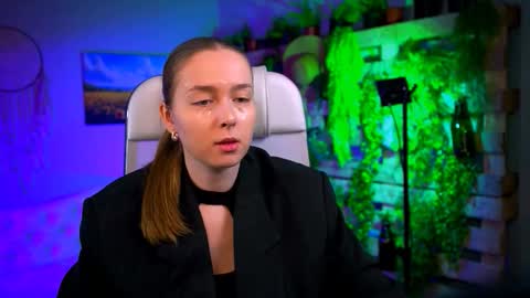 Jennifer online show from February 12, 11:16 am