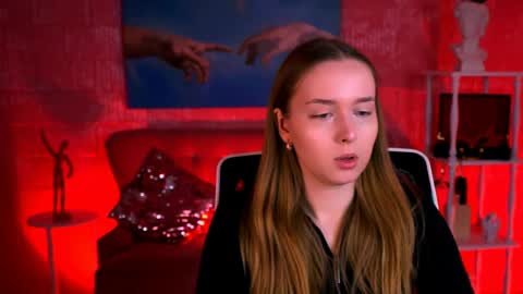 Jennifer online show from April 7, 2:28 pm