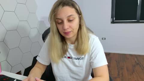 Jenny online show from February 3, 9:42 pm