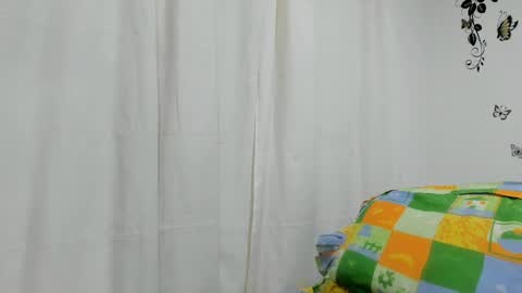 Snapshot of jenniferloveyou chatting on December 16, 7:43 pm jenniferloveyou online show from December 16, 7:43 pm