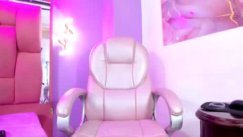 jenniifer_t online show from November 26, 9:05 pm