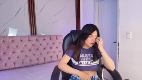 jenniiferrodriguez online show from June 10, 7:35 pm