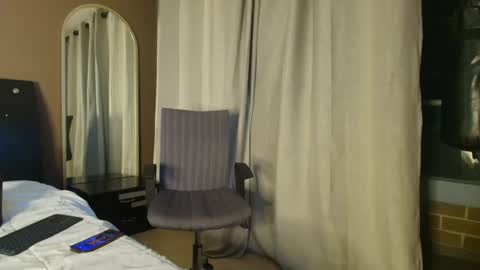 Jenn online show from February 7, 3:12 am