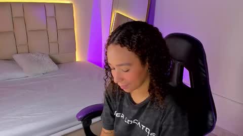 Snapshot of jenny__lawrence chatting on October 26, 7:42 pm jenny__lawrence online show from October 26, 7:42 pm