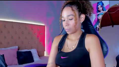 Snapshot of jenny__lawrence chatting on November 25, 8:20 pm jenny__lawrence online show from November 25, 8:20 pm