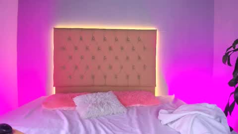 jenny__lawrence online show from February 12, 9:04 am