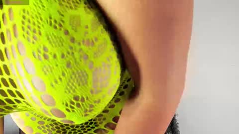 Snapshot of jenny_desire chatting on November 20, 3:28 am jenny online show from November 20, 3:28 am