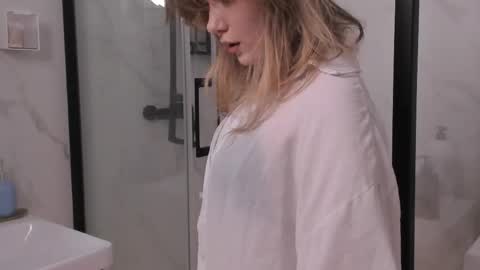 Jenny my next stream is on Saturday at 1 pmUTC Welcome to my WhatsApp 3 online show from April 4, 1:08 pm