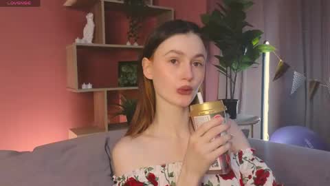 Snapshot of jennyfer_me chatting on May 10, 12:32 pm jennyfer_me online show from May 10, 12:32 pm