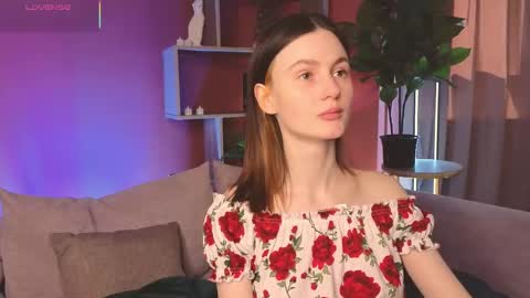 Snapshot of jennyfer_me chatting on May 17, 12:45 pm jennyfer_me online show from May 17, 12:45 pm