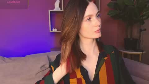 Snapshot of jennyfer_me chatting on June 4, 12:44 pm jennyfer_me online show from June 4, 12:44 pm